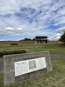 外郭南門・築地塀と案内板…