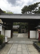 神社にある搦手門…