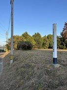 外郭北辺土塁跡及び案内板…