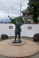 真田神社境内の幸村像…