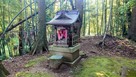 櫓台の上にある祠