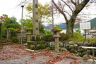 春日神社石碑と春日門跡案内板