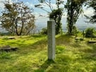 景虎屋敷跡の石碑（三の丸跡内）…