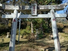 西側中腹にある雷電神社