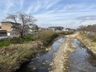 寺川と陣屋跡