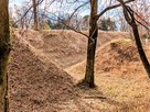 本郭と２郭間の出枡形土塁と堀…