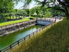 土塁から見た水堀と本丸虎口…