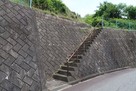 兎城 西からの城址入口…