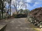 本丸へ向かう搦手門跡…