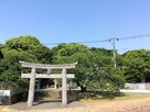 海岸線から名島神社・城址方向を見上げる