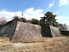 南西部の見事な石垣と内堀（坤櫓跡と太鼓櫓…