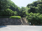 駐車場からの登城口…