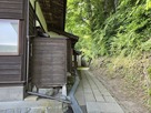 長寿寺北側の城址へ続く通路…