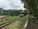 本丸脇を通過する飯田線…