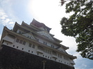 下から見た大阪城…