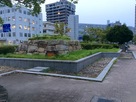 広島城北側外堀跡の石材を使った櫓台風モニ…