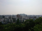展望台から松山城を臨む…