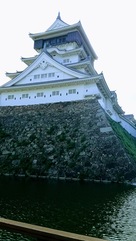 お堀から見た小倉城…