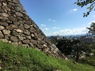 石垣のアールと鳥取市街…