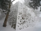 雪に埋もれる高取城高石垣…