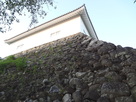 多門櫓と石垣(中学校側)…
