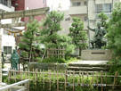 柴田神社（勝家と市像）…