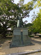 蜂須賀家政公銅像…