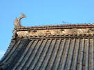 法泉寺の屋根の三つ鱗…