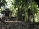 白山神社の横に案内板と石碑…