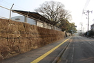 柁城小学校（西の丸跡）の石垣…