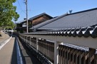 城の横にある小学校の塀…