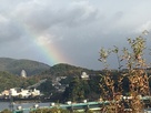 展望台からの犬山城。雨上りの虹が架かって…