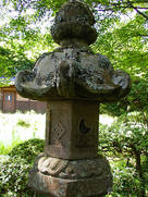 尼子神社の石灯籠…