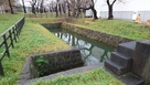 函館戦争供養塔裏の水路…