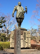 駿府城跡公園内にある徳川家康公銅像…