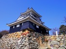 天守と石垣と青空…