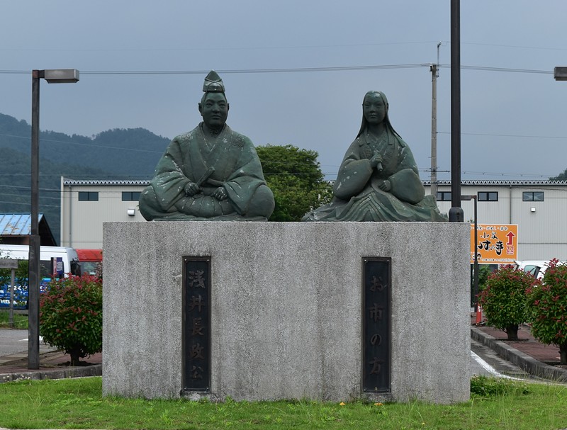 浅井長政公　お市の方　銅像