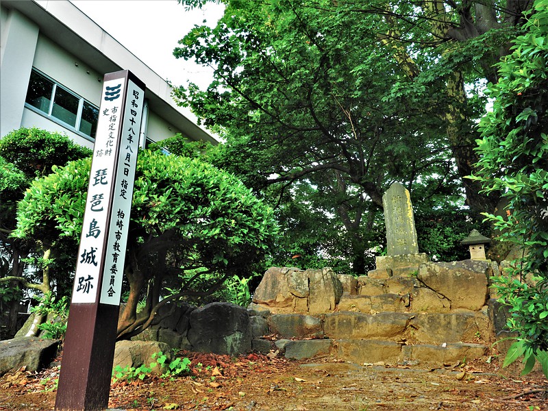 城址標柱と石碑