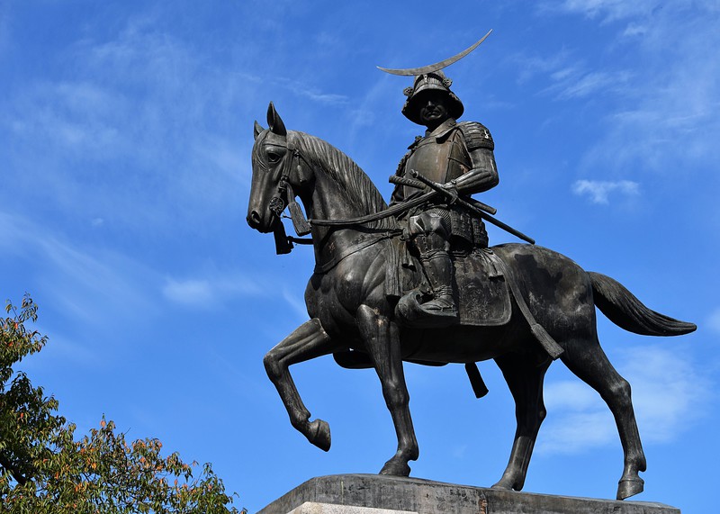 仙台城の写真：伊達政宗公騎馬像 | 攻城団