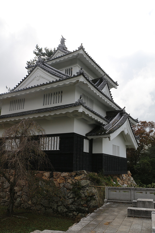 鉄櫓と吉田城最古の石垣