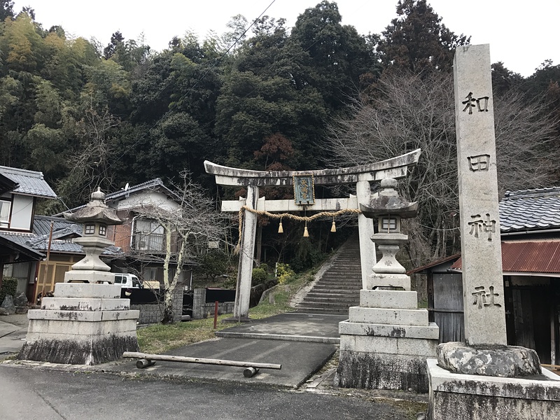 登城口の神社