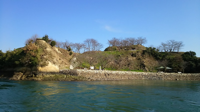 潮流体験船から能島城を望む
