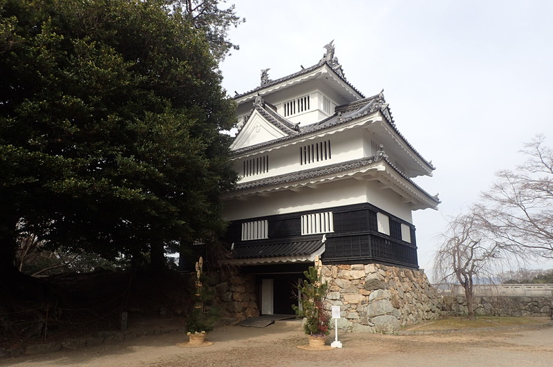 松飾りの吉田城鉄櫓