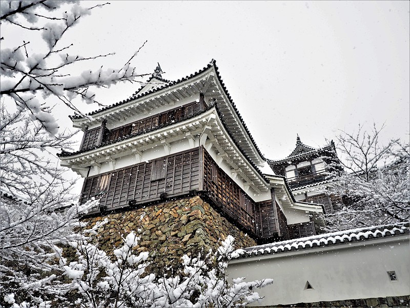 雪降る福知山城