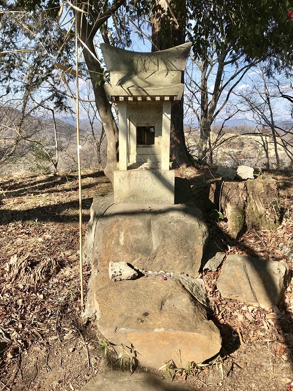 本丸の氷室山神社