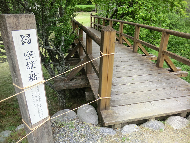 整備された堀の橋