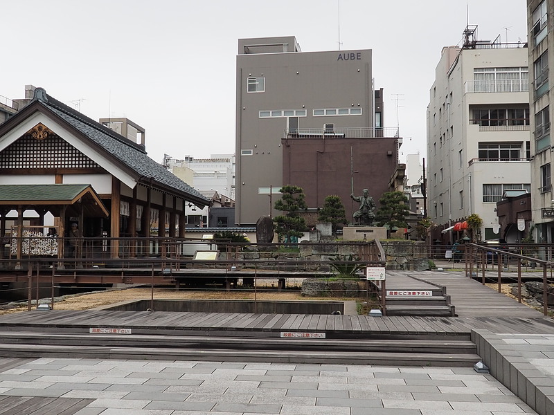 柴田神社と銅像