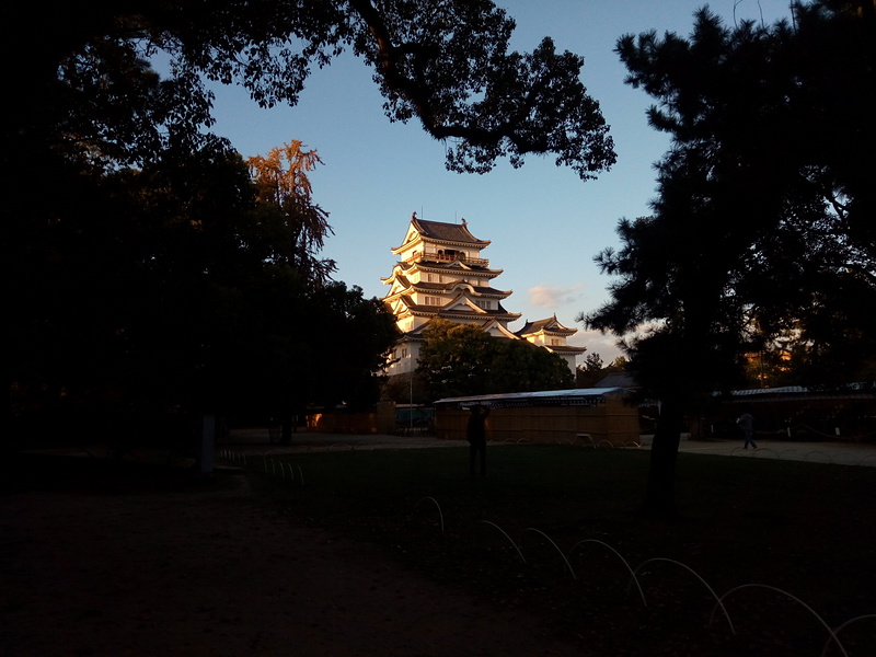 夕陽に染まる福山の城