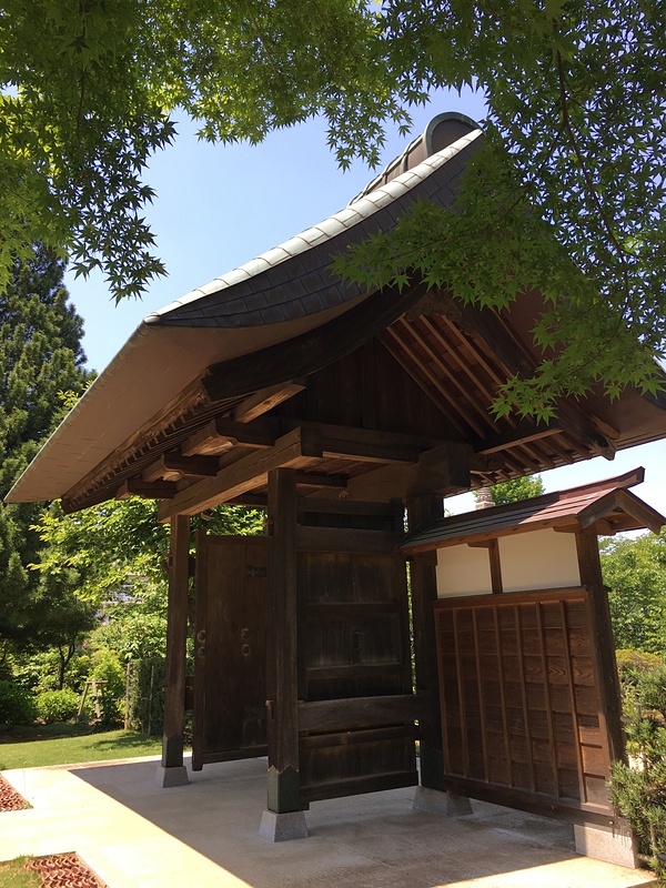 観音寺の移築門