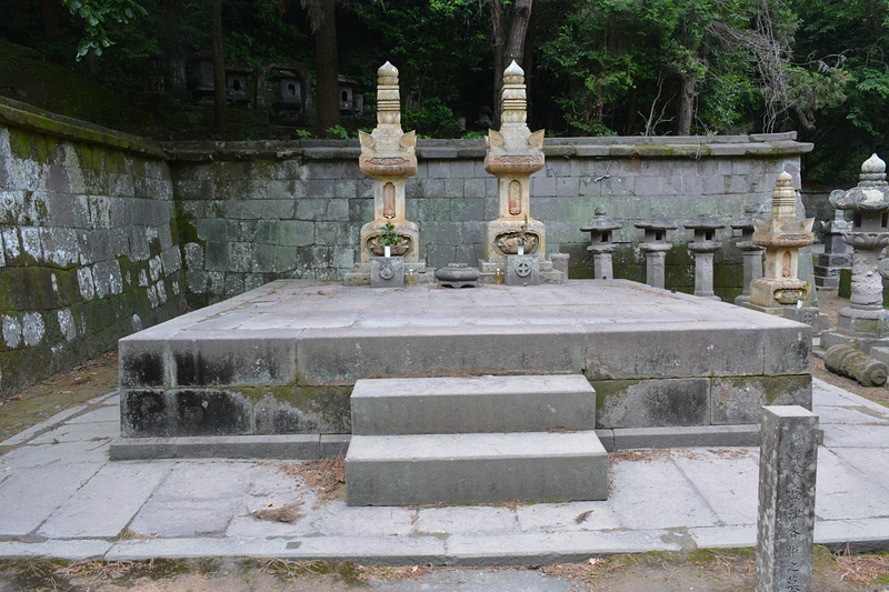 島津斉彬公夫妻の墓